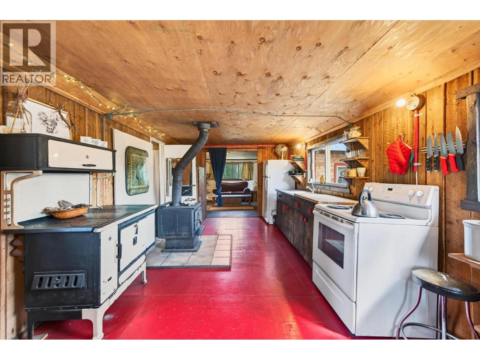 2487 Seward Rd, Golden, BC