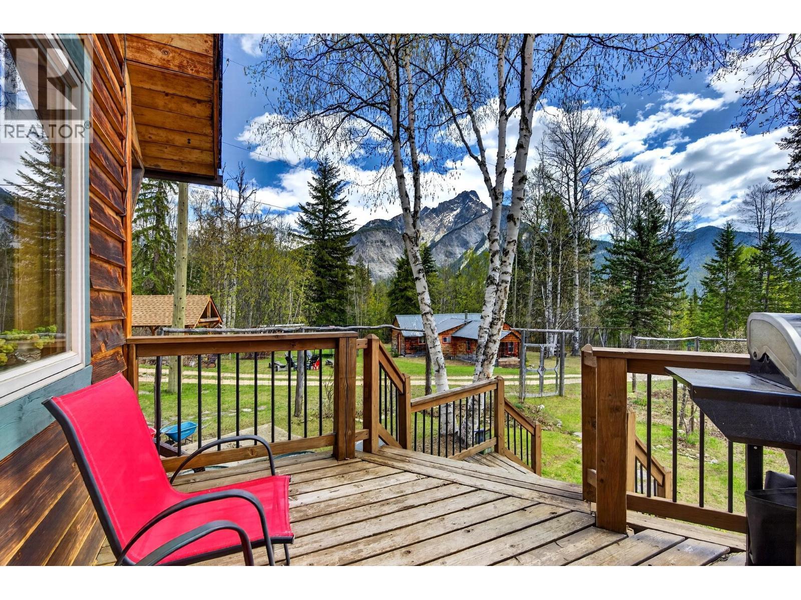 2487 Seward Rd, Golden, BC