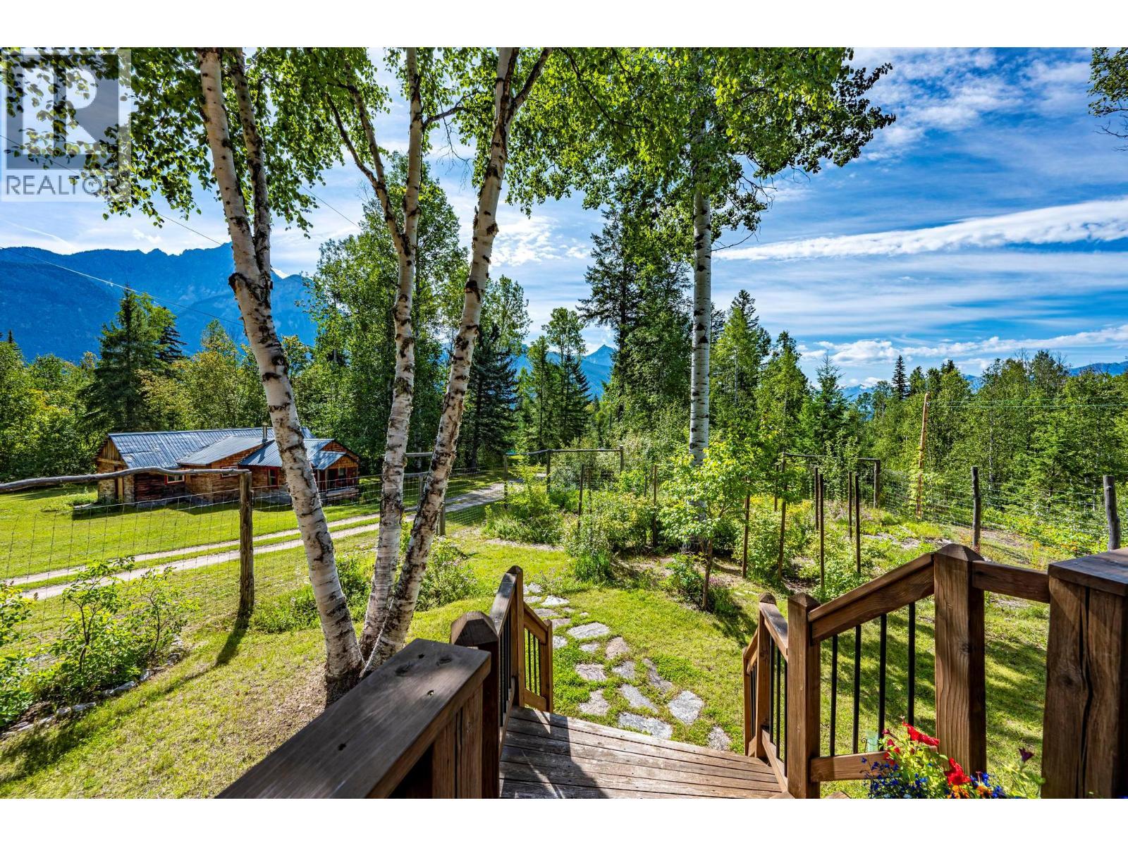 2487 Seward Rd, Golden, BC