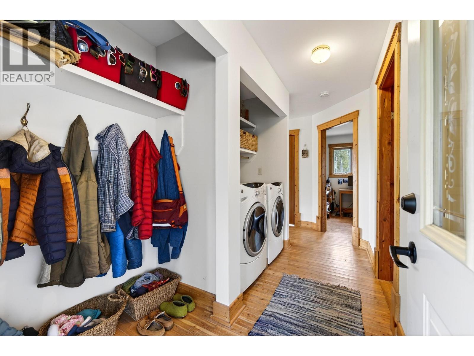 2487 Seward Rd, Golden, BC
