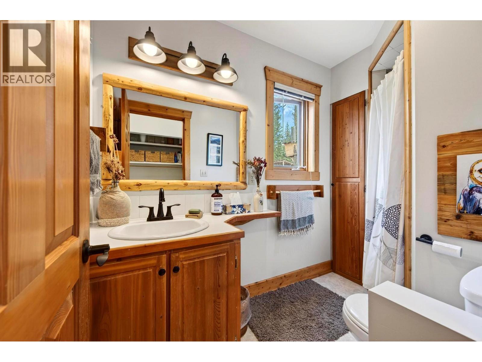 2487 Seward Rd, Golden, BC