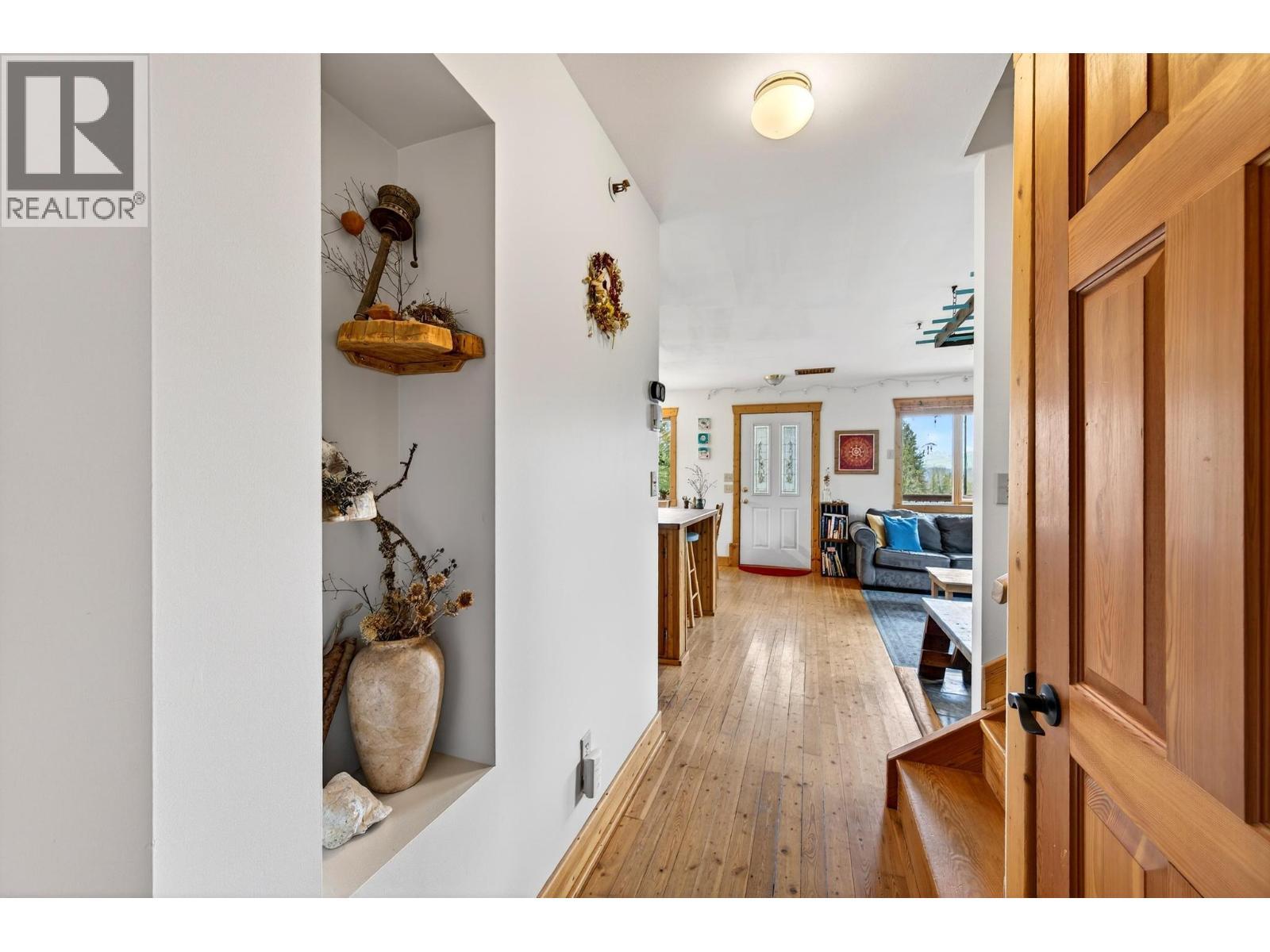 2487 Seward Rd, Golden, BC