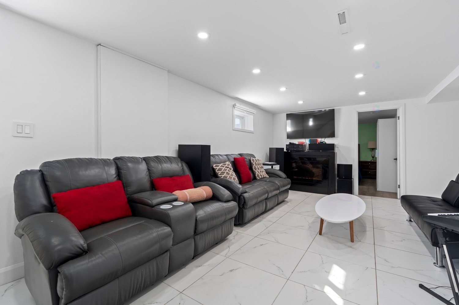 Salle familiale - 6705 Rue Rivière, Laval (Auteuil), QC - Indoor Photo Showing Living Room