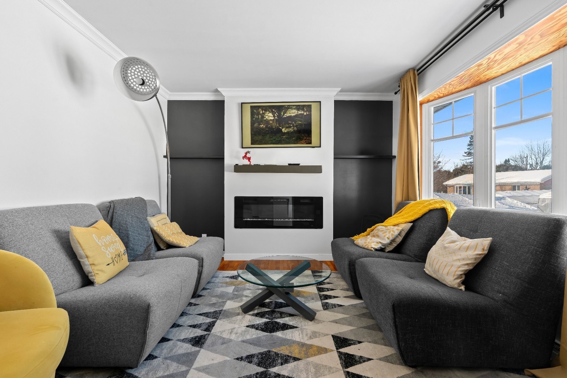 Salon - 6705 Rue Rivière, Laval (Auteuil), QC - Indoor Photo Showing Living Room With Fireplace
