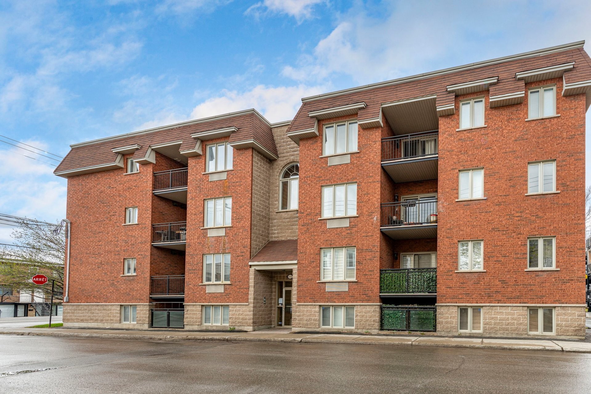 Façade - 305-2502 Rue Bossuet, Montréal (Mercier/Hochelaga-Maisonneuve), QC - Outdoor With Exterior