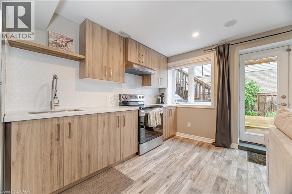 387 Gravel Ridge Trail, Kitchener, ON - Indoor Photo Showing Kitchen