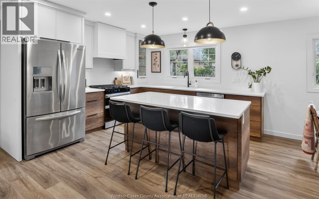214 Coronado, Tecumseh, ON - Indoor Photo Showing Kitchen With Upgraded Kitchen