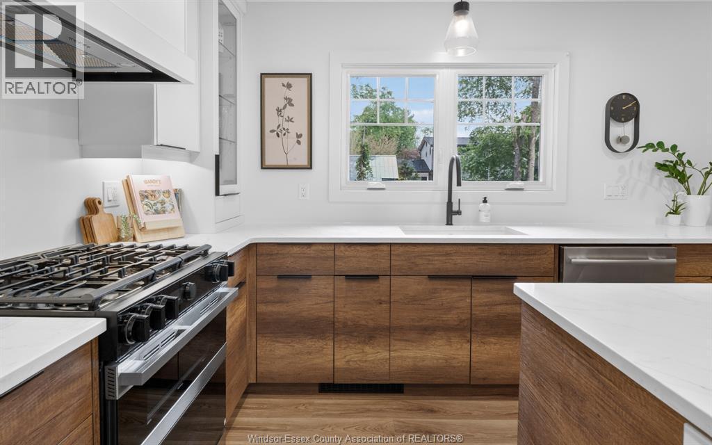 214 Coronado, Tecumseh, ON - Indoor Photo Showing Kitchen