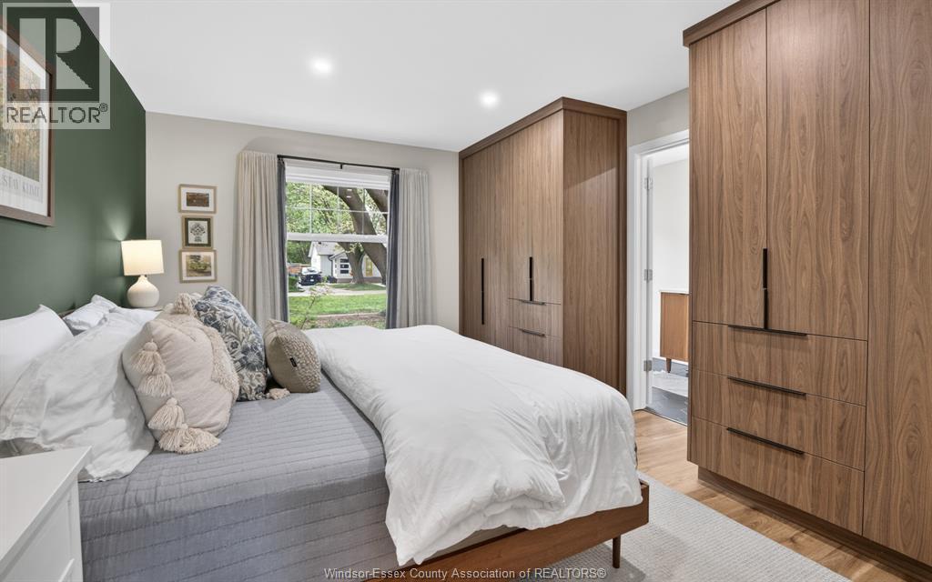 214 Coronado, Tecumseh, ON - Indoor Photo Showing Bedroom