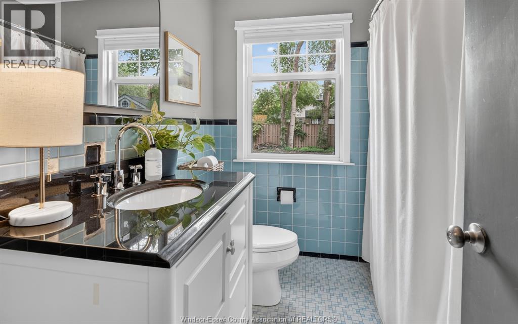 214 Coronado, Tecumseh, ON - Indoor Photo Showing Bathroom