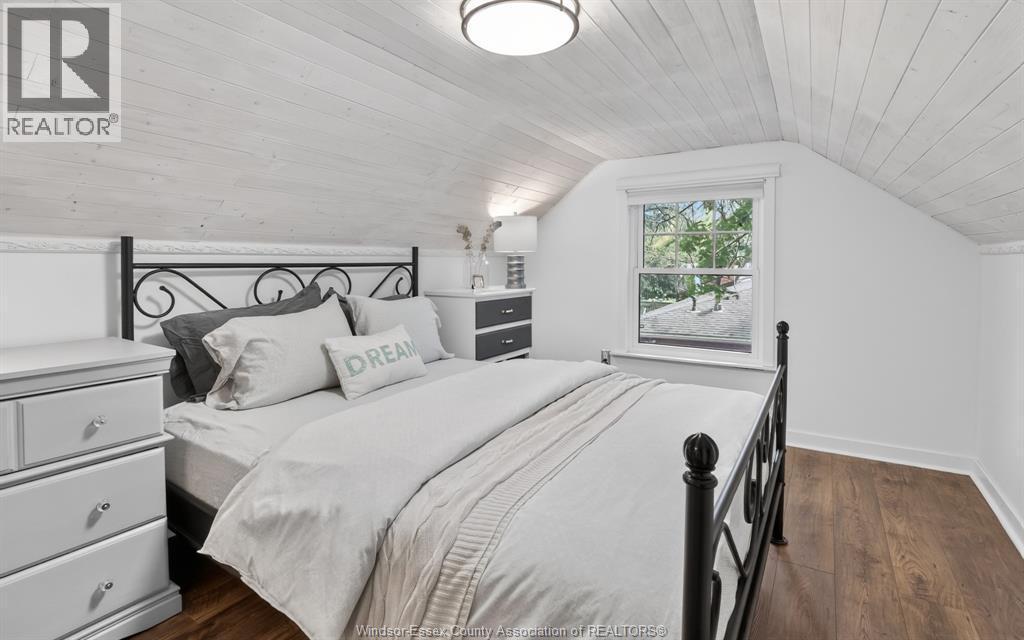 214 Coronado, Tecumseh, ON - Indoor Photo Showing Bedroom