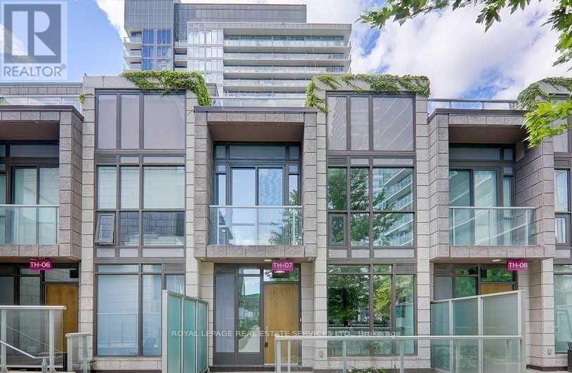 Th7 - 121 Mcmahon Drive, Toronto, ON - Outdoor