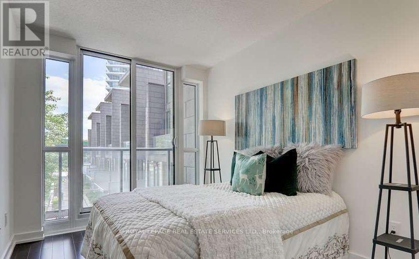 Th7 - 121 Mcmahon Drive, Toronto, ON - Indoor Photo Showing Bedroom