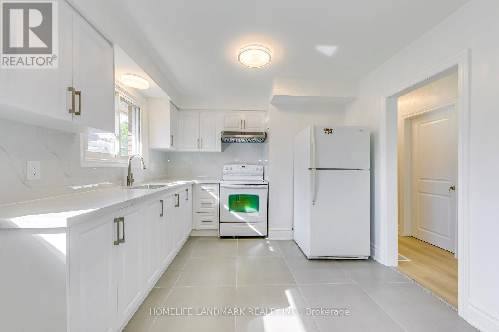 146 Manning Avenue, Hamilton, ON - Indoor Photo Showing Kitchen