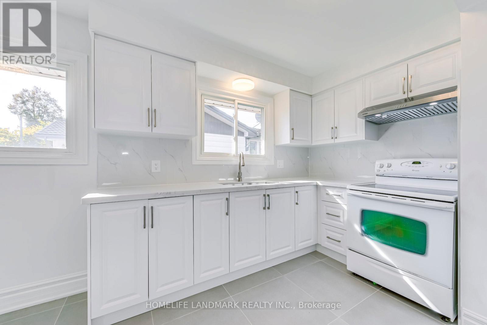 146 Manning Avenue, Hamilton, ON - Indoor Photo Showing Kitchen