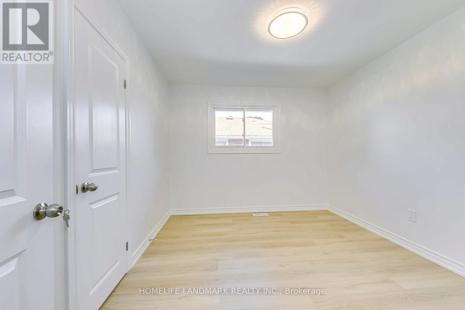 146 Manning Avenue, Hamilton, ON - Indoor Photo Showing Other Room