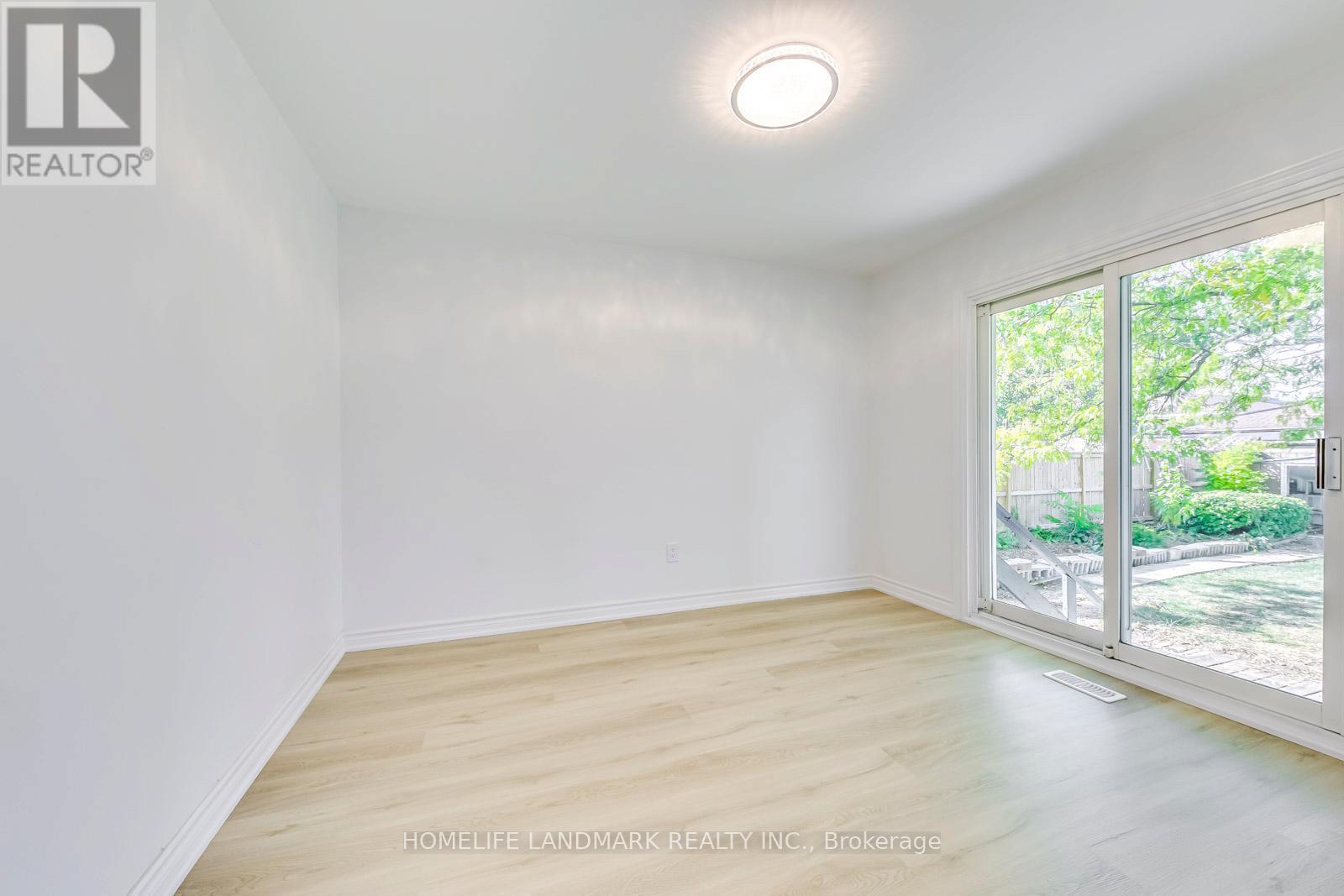146 Manning Avenue, Hamilton, ON - Indoor Photo Showing Other Room