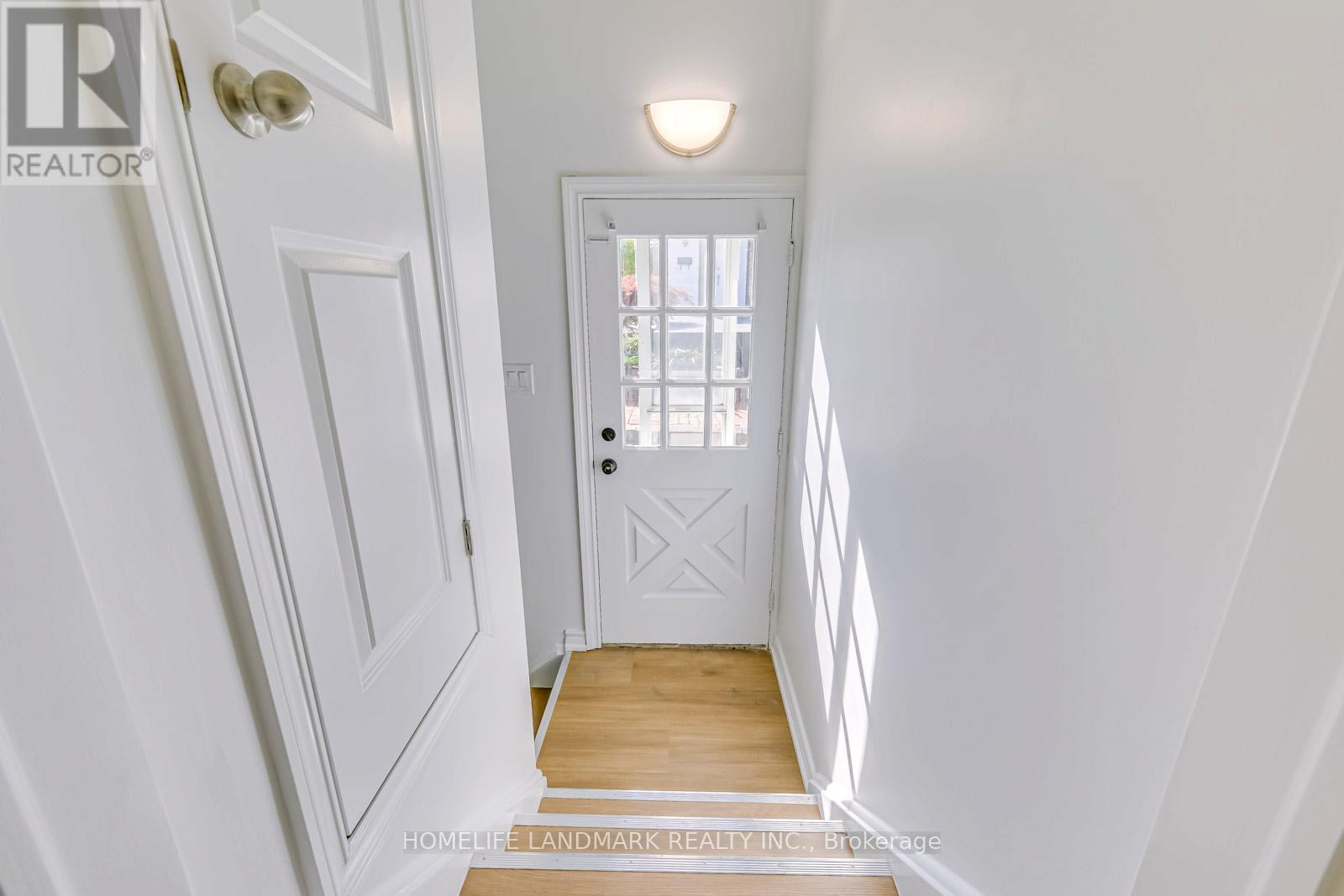 146 Manning Avenue, Hamilton, ON - Indoor Photo Showing Other Room