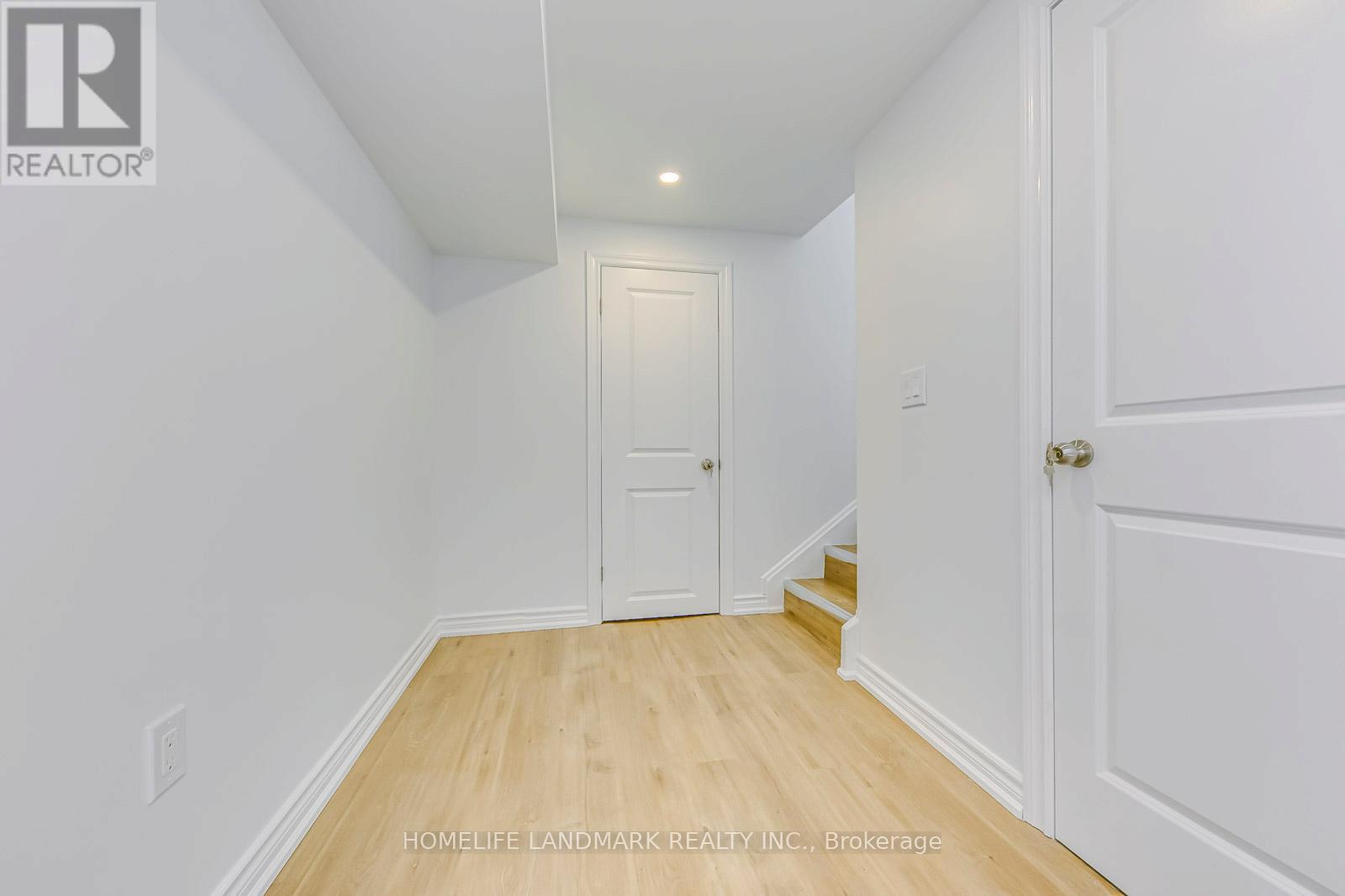 146 Manning Avenue, Hamilton, ON - Indoor Photo Showing Other Room