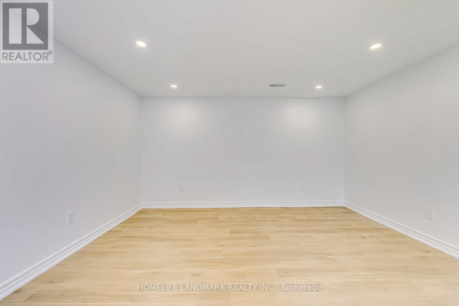 146 Manning Avenue, Hamilton, ON - Indoor Photo Showing Other Room