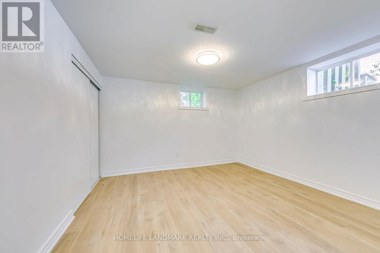 146 Manning Avenue, Hamilton, ON - Indoor Photo Showing Other Room