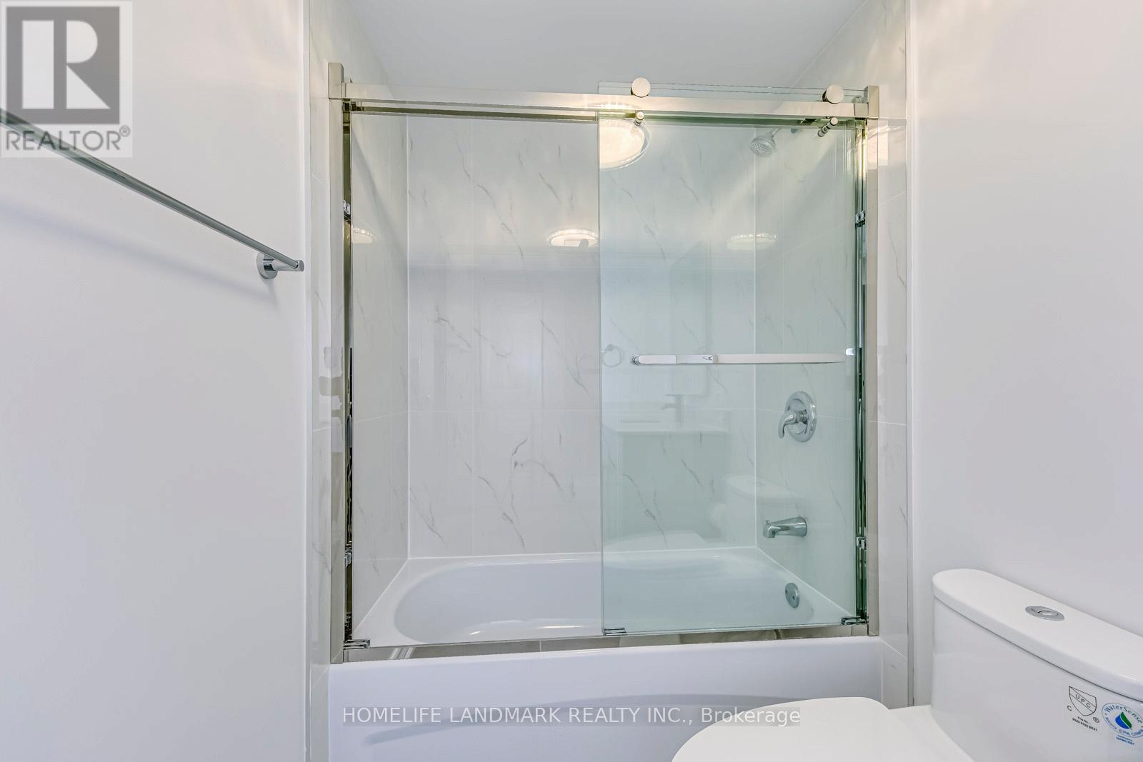 146 Manning Avenue, Hamilton, ON - Indoor Photo Showing Bathroom