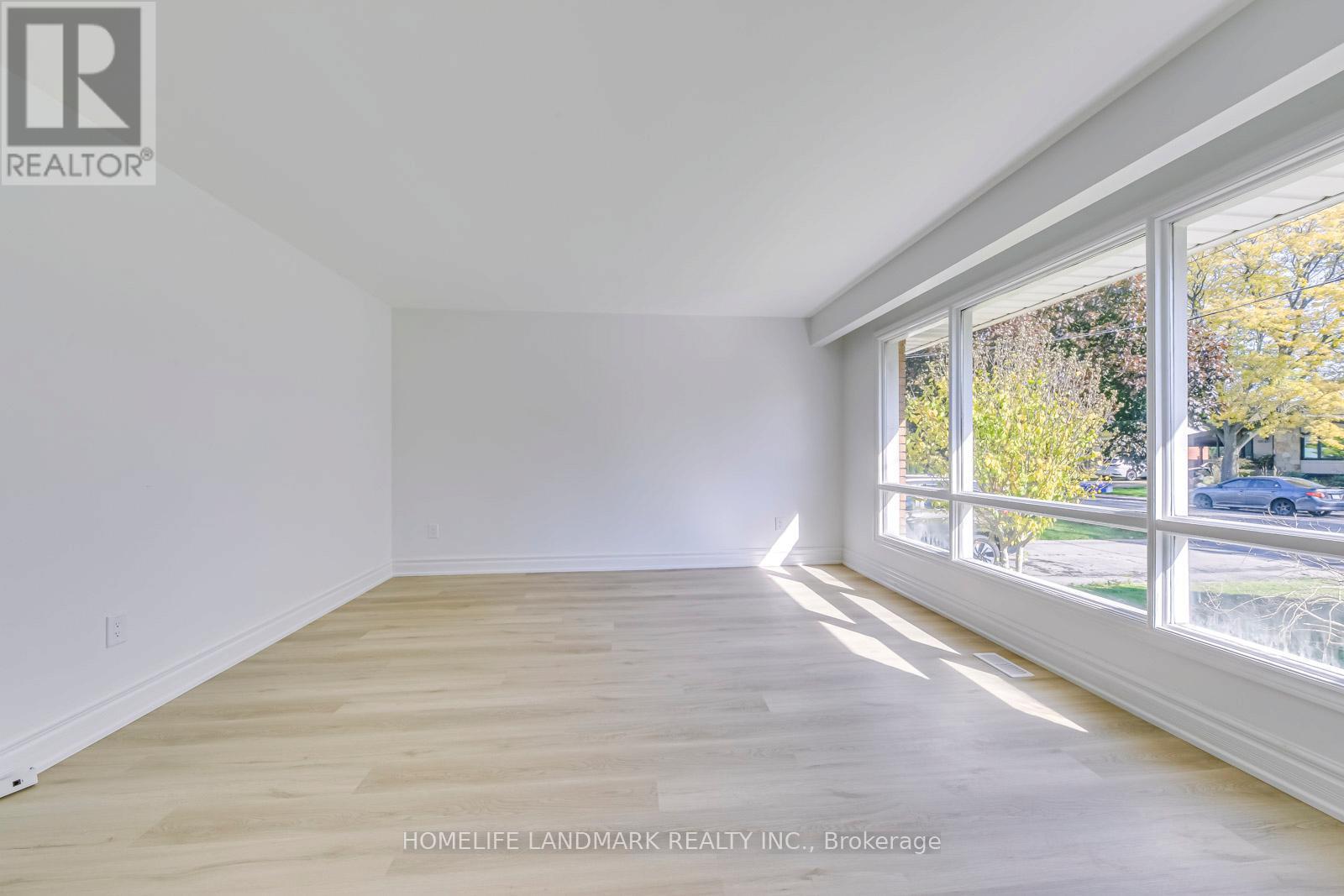 146 Manning Avenue, Hamilton, ON - Indoor Photo Showing Other Room