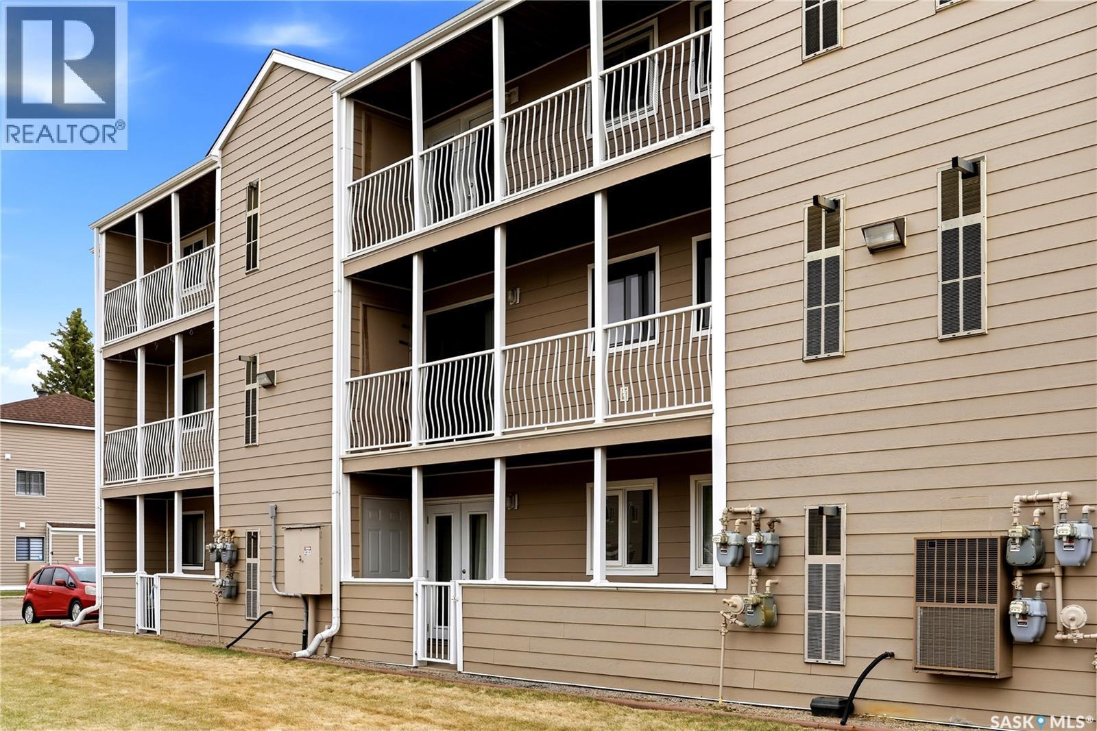 10 6575 Rochdale Boulevard, Regina, SK - Outdoor With Balcony With Exterior
