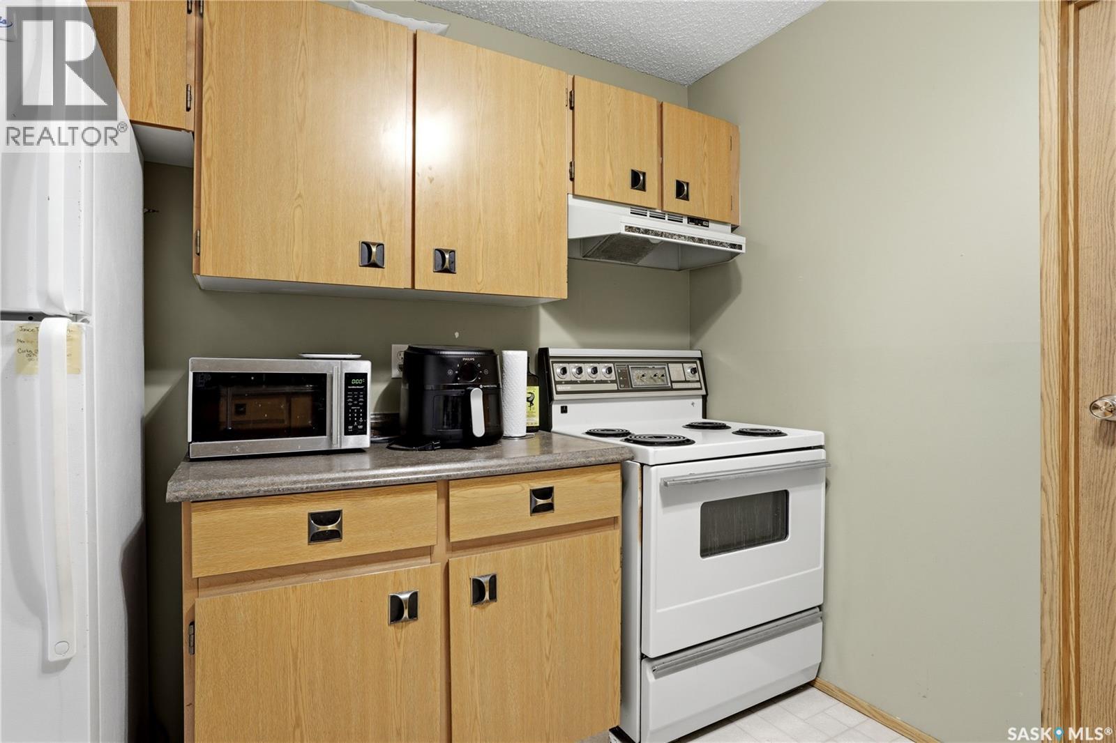 10 6575 Rochdale Boulevard, Regina, SK - Indoor Photo Showing Kitchen