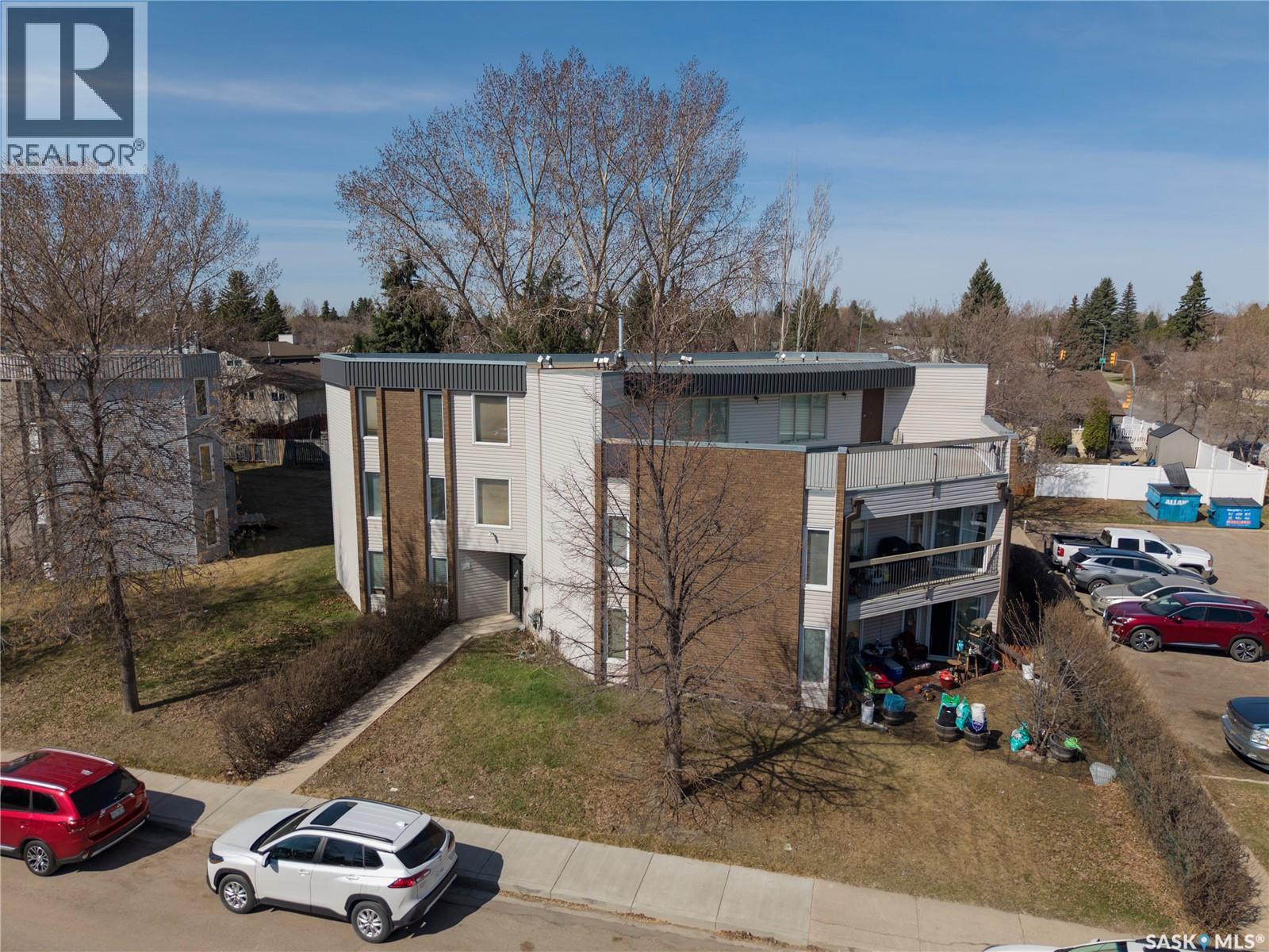 303 302 Tait Crescent, Saskatoon, SK - Outdoor