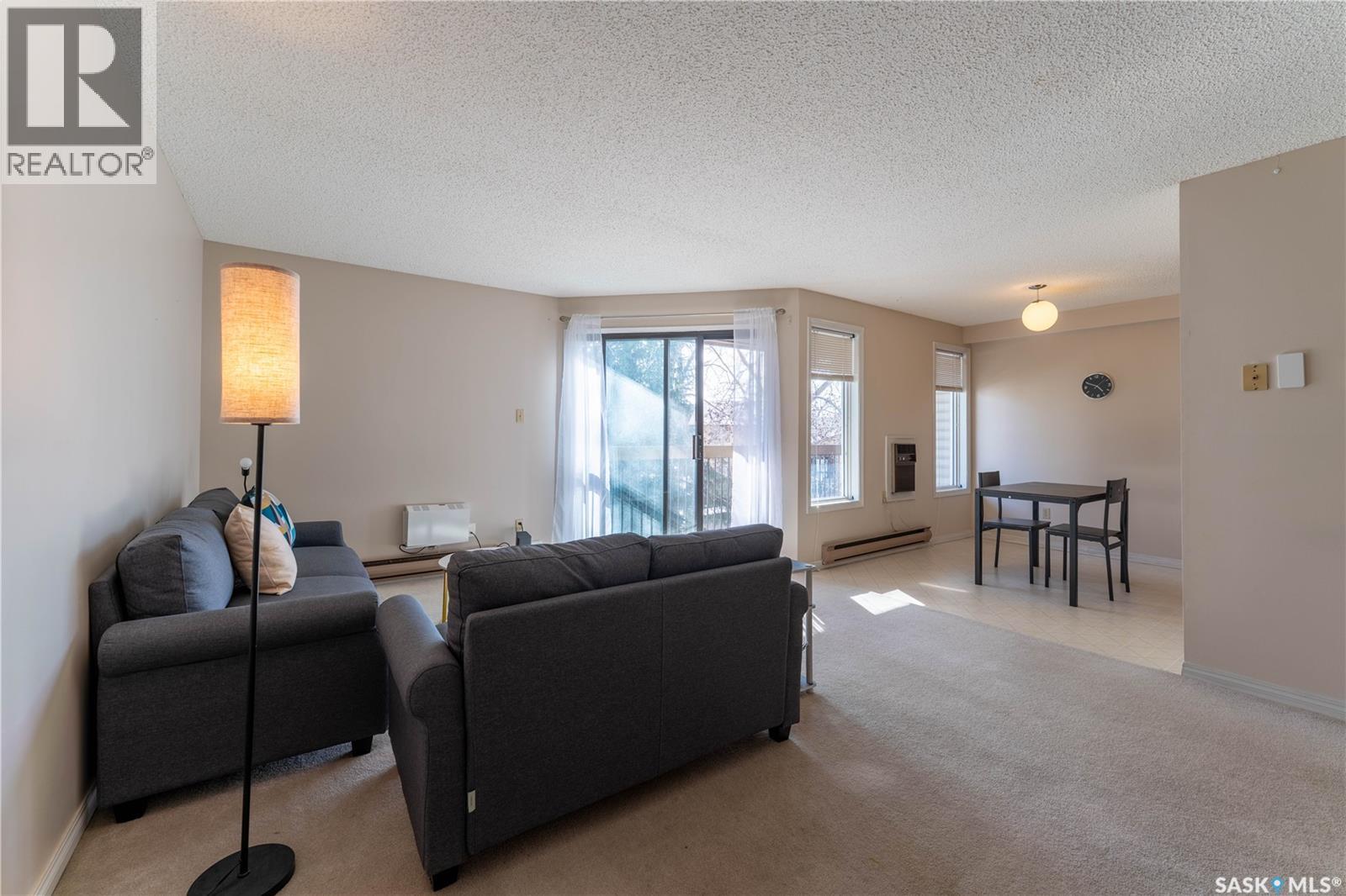 303 302 Tait Crescent, Saskatoon, SK - Indoor Photo Showing Living Room