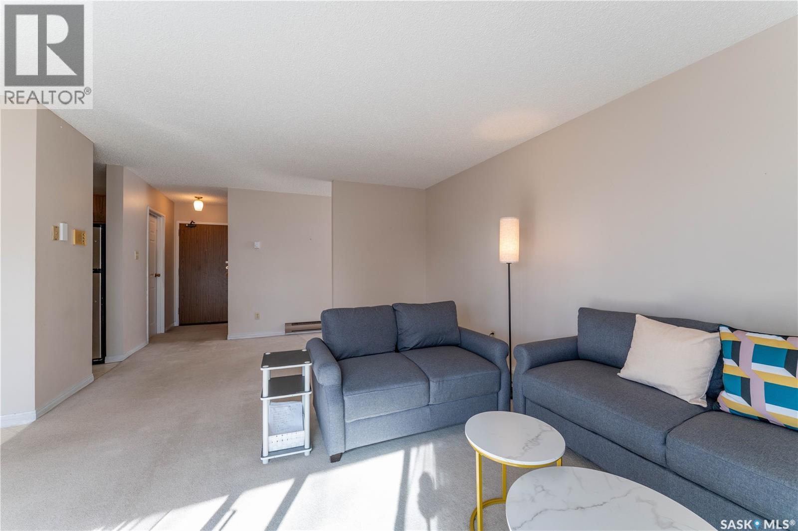 303 302 Tait Crescent, Saskatoon, SK - Indoor Photo Showing Living Room