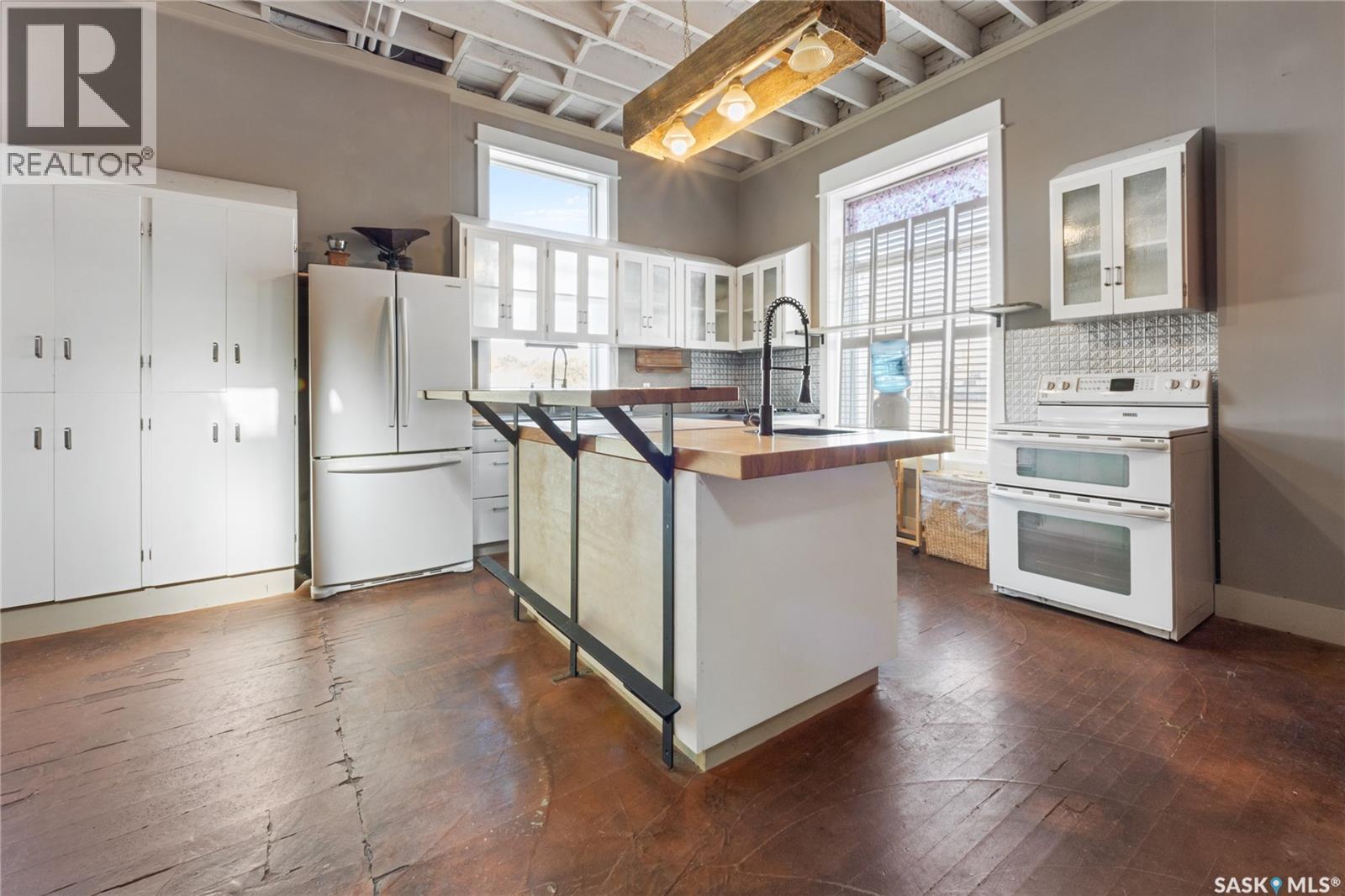 1002 9Th Street, Perdue, SK - Indoor Photo Showing Kitchen