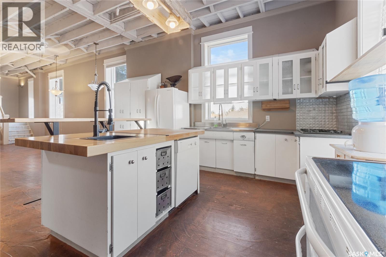 1002 9Th Street, Perdue, SK - Indoor Photo Showing Kitchen