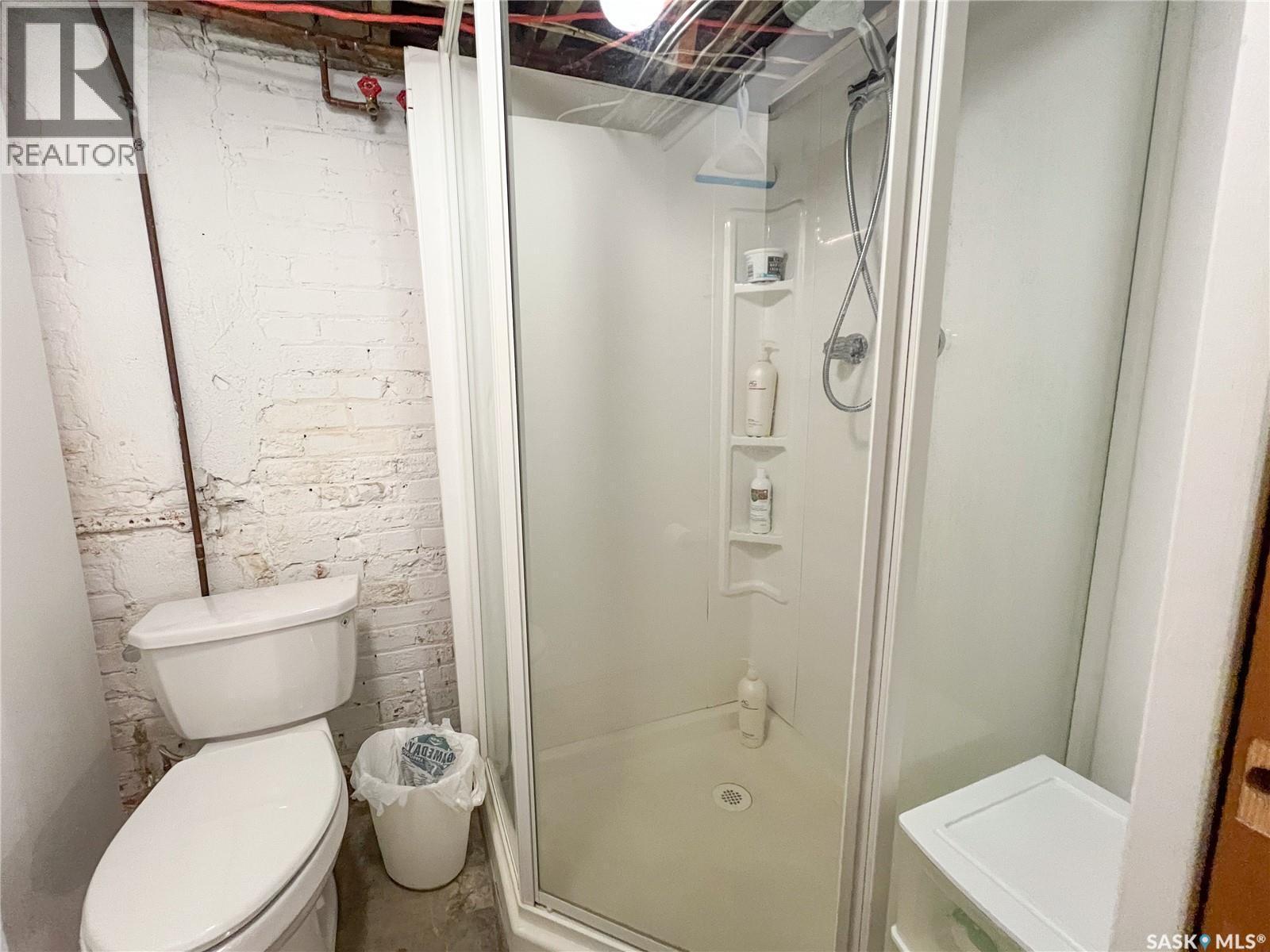 1002 9Th Street, Perdue, SK - Indoor Photo Showing Bathroom