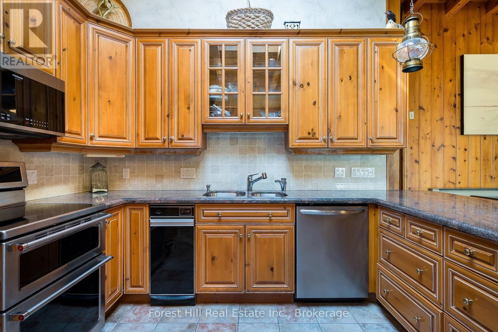 1628 Tiny Beaches Road N, Tiny, ON - Indoor Photo Showing Kitchen With Double Sink
