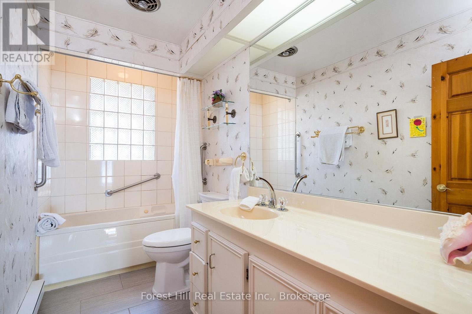 1628 Tiny Beaches Road N, Tiny, ON - Indoor Photo Showing Bathroom