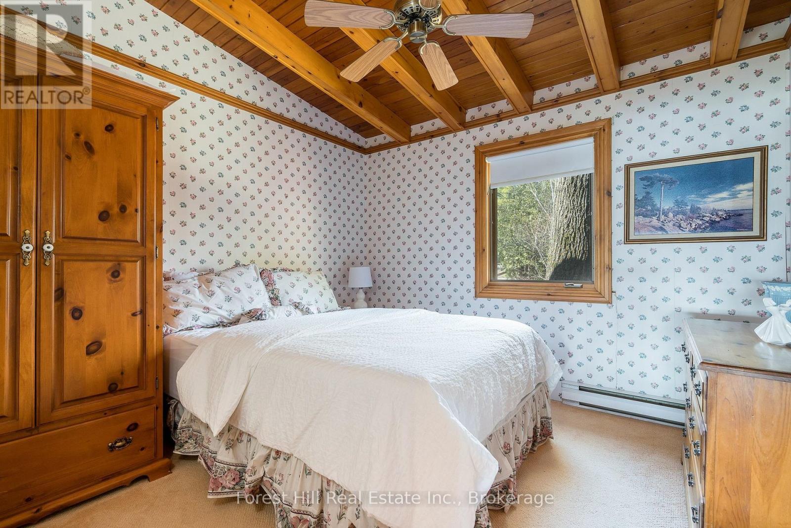 1628 Tiny Beaches Road N, Tiny, ON - Indoor Photo Showing Bedroom