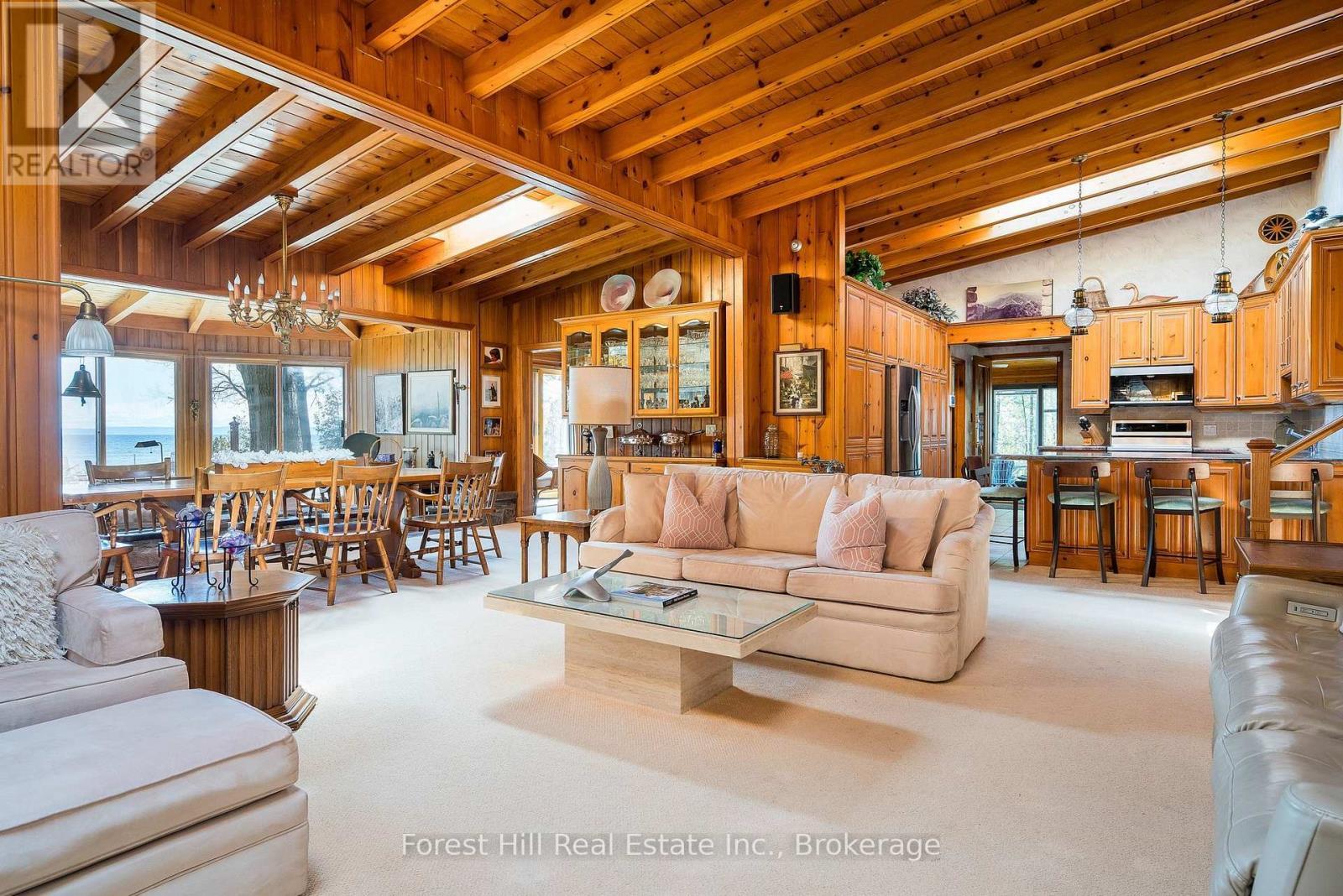 1628 Tiny Beaches Road N, Tiny, ON - Indoor Photo Showing Living Room