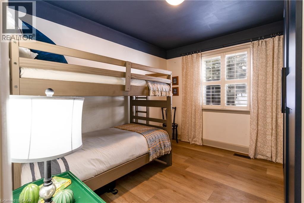Third bedroom - 3 Fallsview Road, Hamilton, ON - Indoor Photo Showing Bedroom