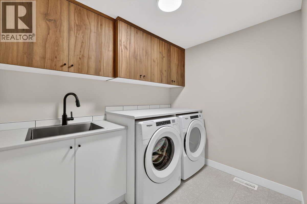 1550 Union Road Unit# 44, Kelowna, BC - Indoor Photo Showing Laundry Room