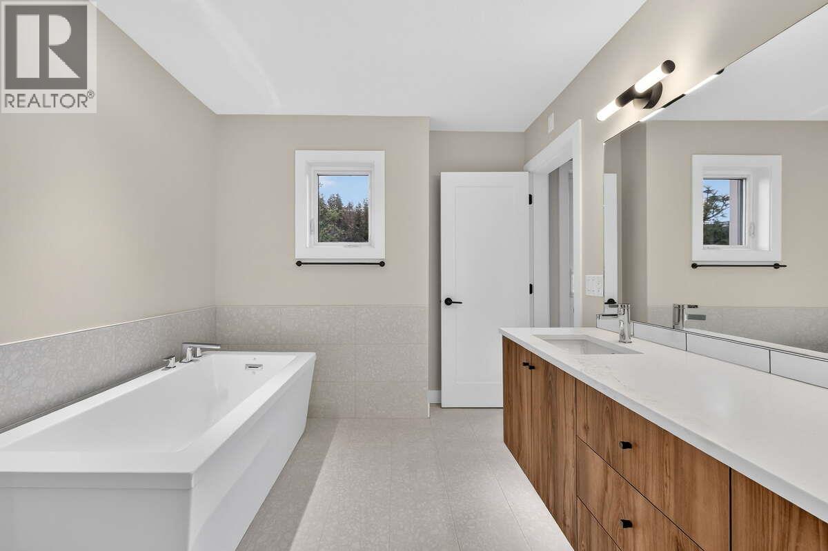 1550 Union Road Unit# 44, Kelowna, BC - Indoor Photo Showing Bathroom