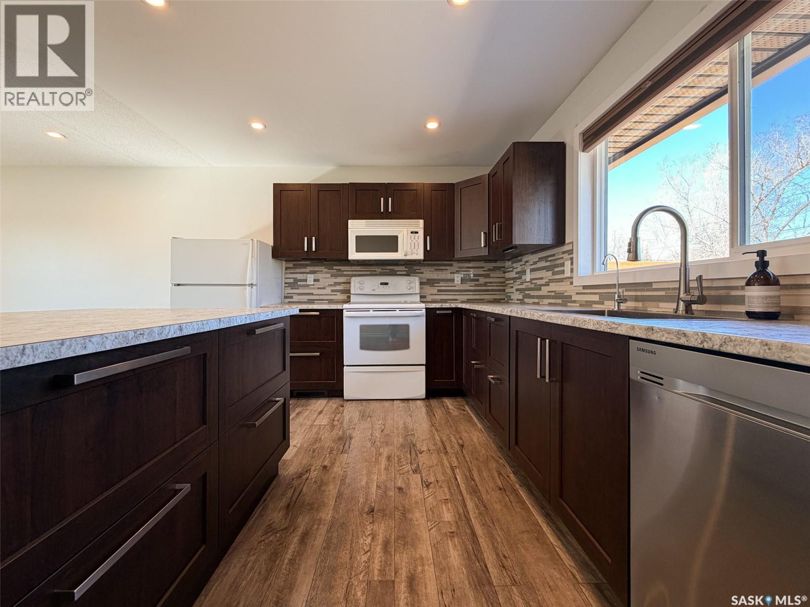 211 2Nd Street S, Cabri, SK - Indoor Photo Showing Kitchen With Double Sink