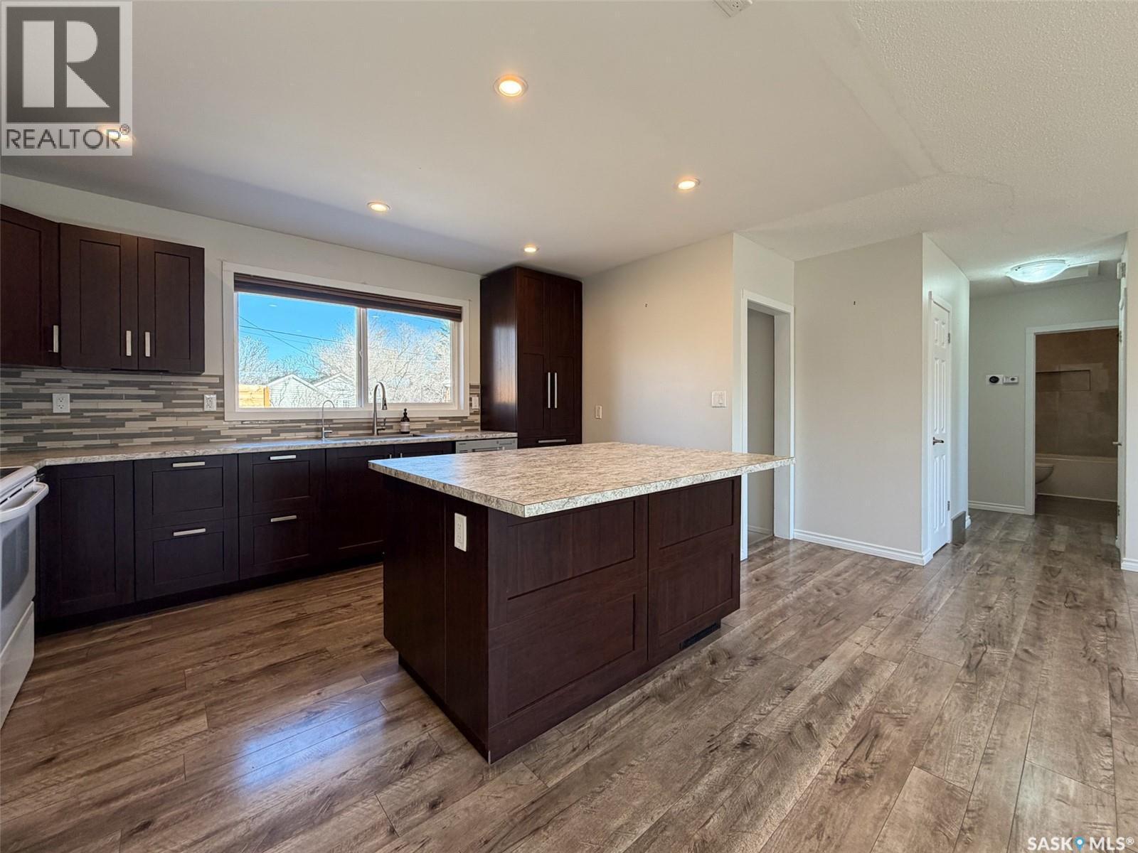 211 2Nd Street S, Cabri, SK - Indoor Photo Showing Kitchen With Upgraded Kitchen
