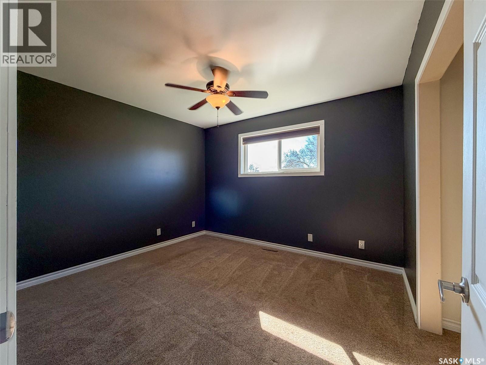 211 2Nd Street S, Cabri, SK - Indoor Photo Showing Other Room
