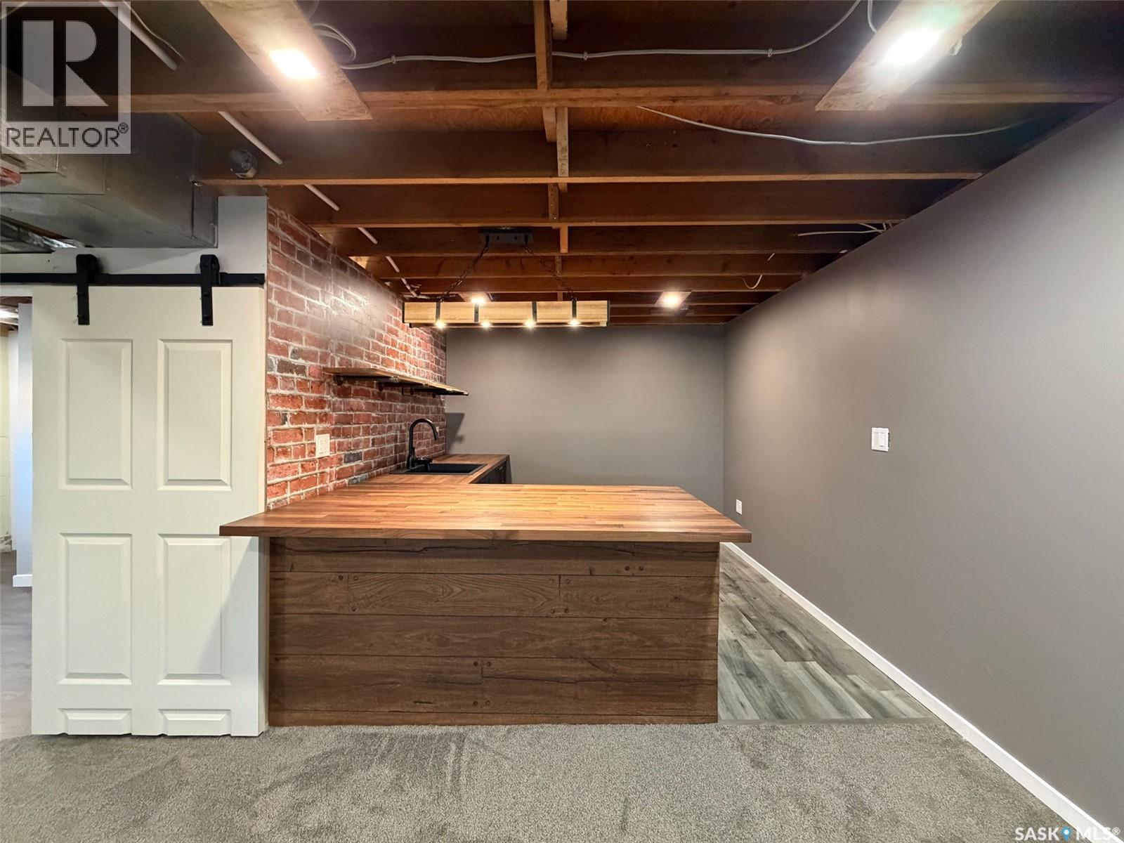 211 2Nd Street S, Cabri, SK - Indoor