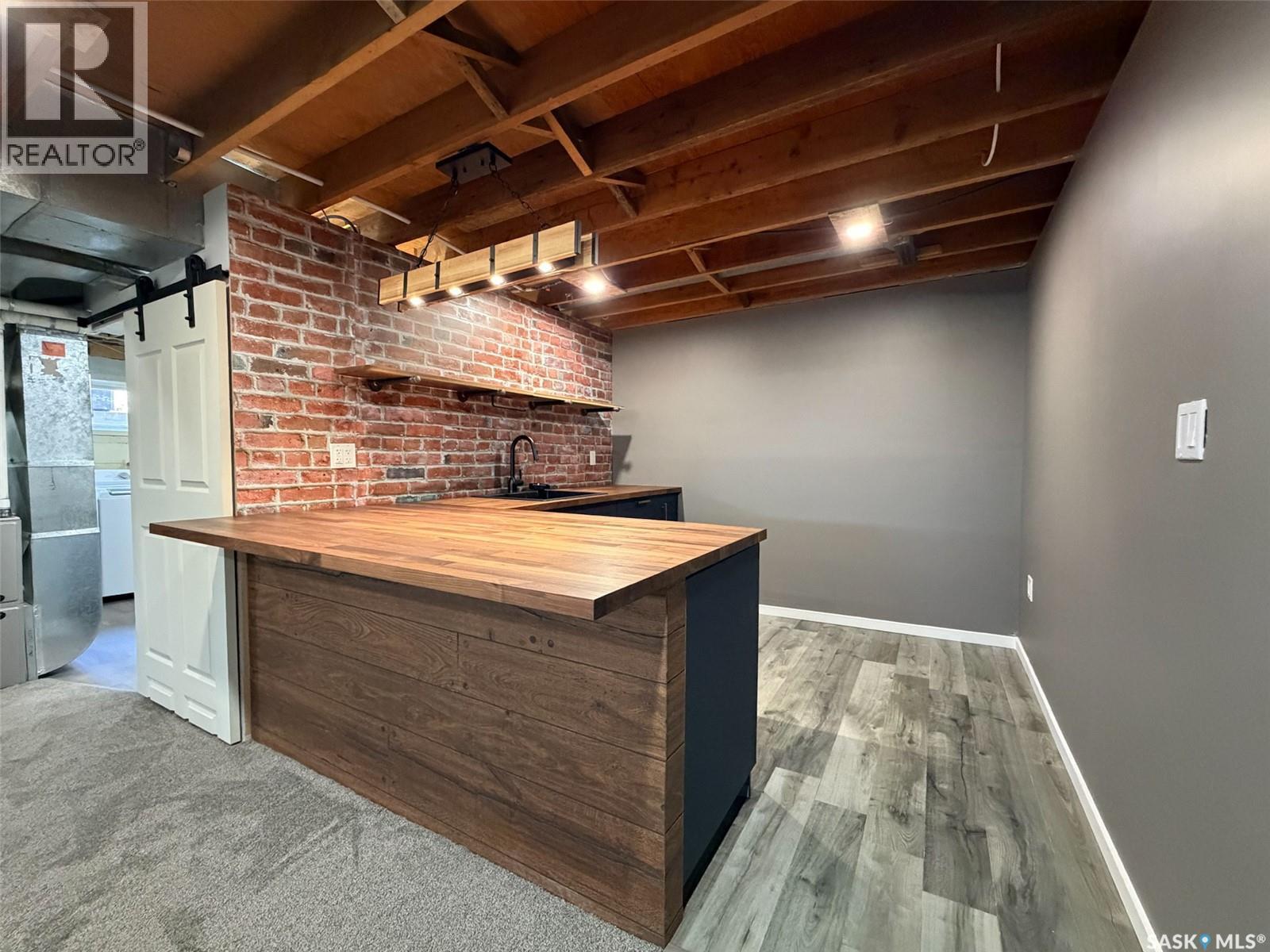 211 2Nd Street S, Cabri, SK - Indoor
