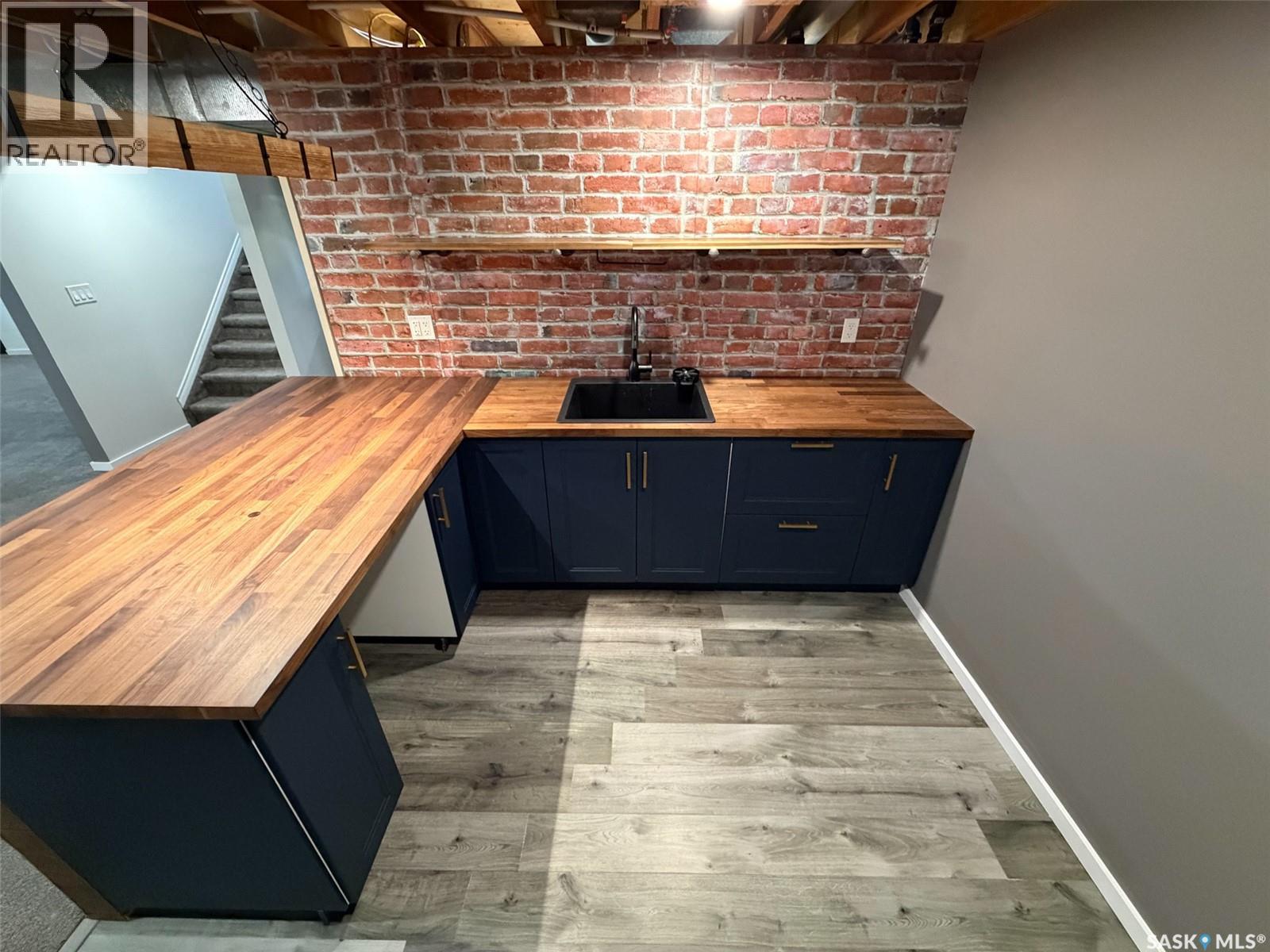211 2Nd Street S, Cabri, SK - Indoor