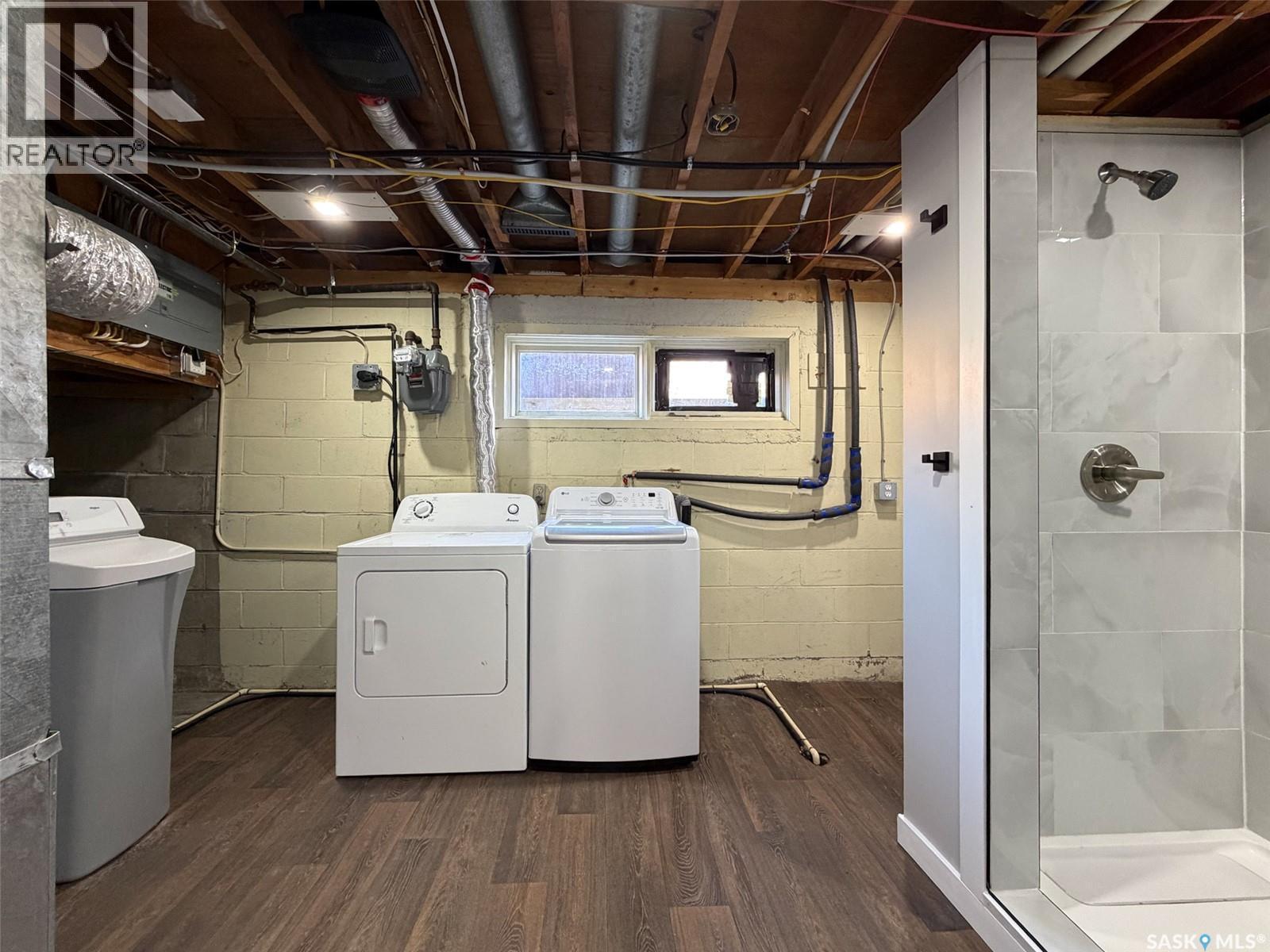 211 2Nd Street S, Cabri, SK - Indoor Photo Showing Laundry Room