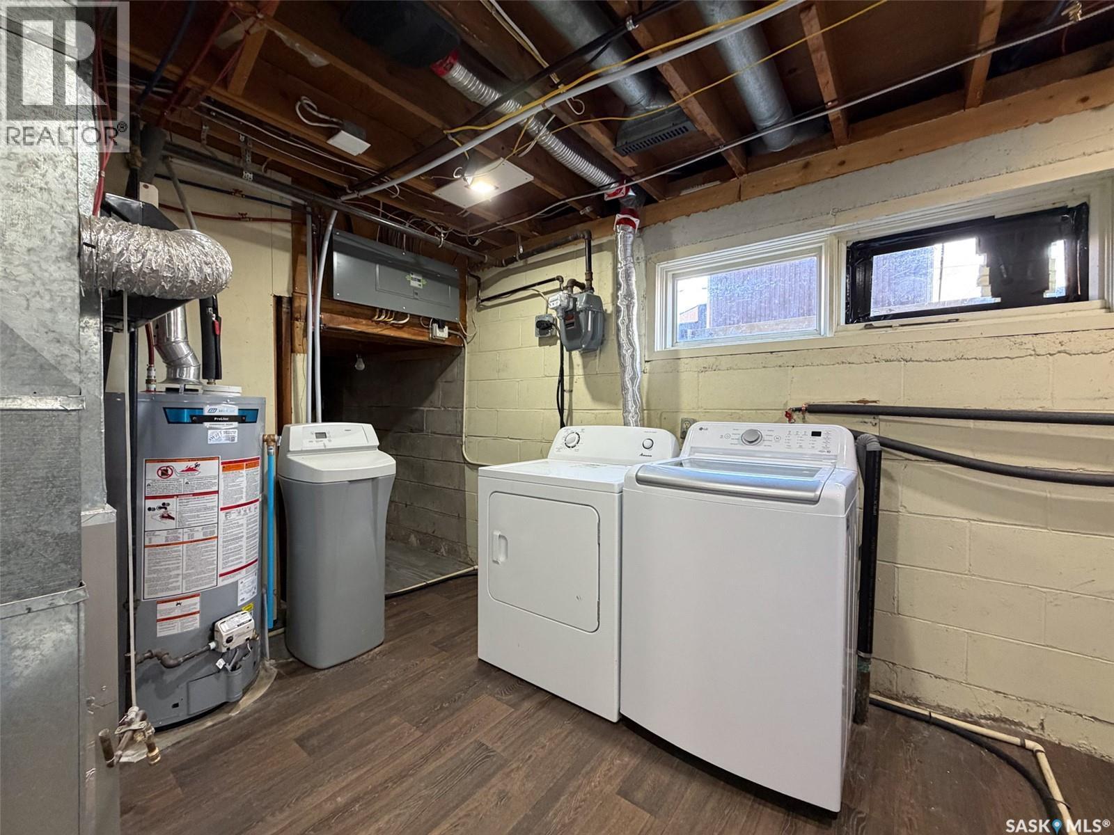 211 2Nd Street S, Cabri, SK - Indoor Photo Showing Laundry Room